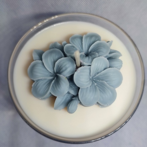 Świeca o zapachu owoców leśnych